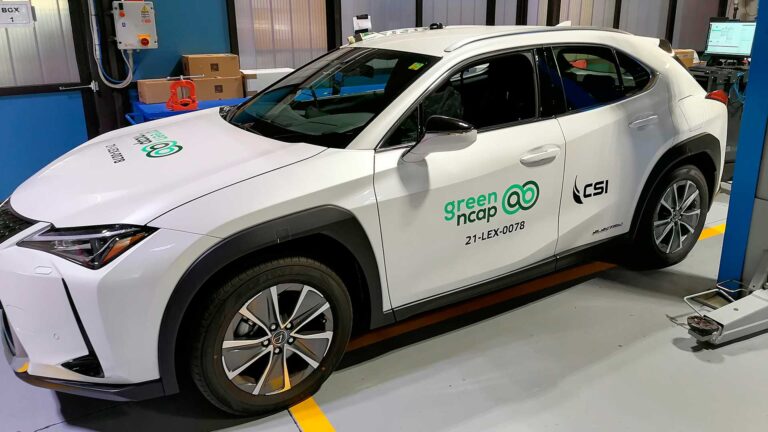 lexus ux300e green ncap