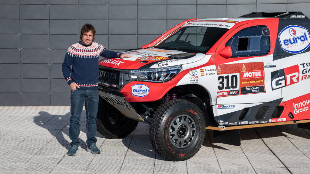 Fernando Alonso incorpora a la colección de su museo el Toyota Hilux T1 con el que corrió el Rally Dakar 2020