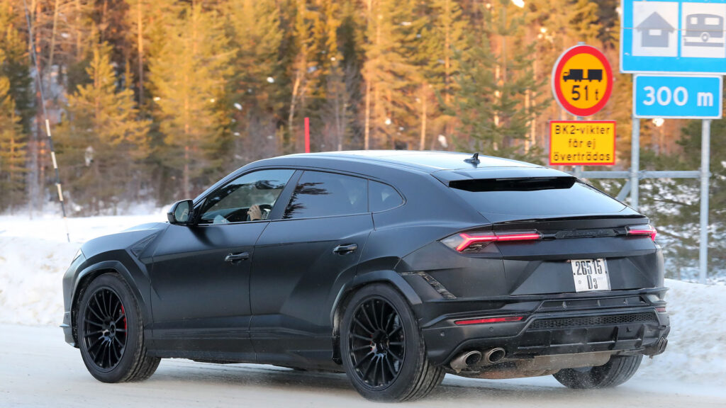 Lamborghini-Urus-Evo-2022
