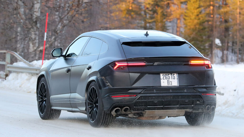 Lamborghini-Urus-Evo-2022