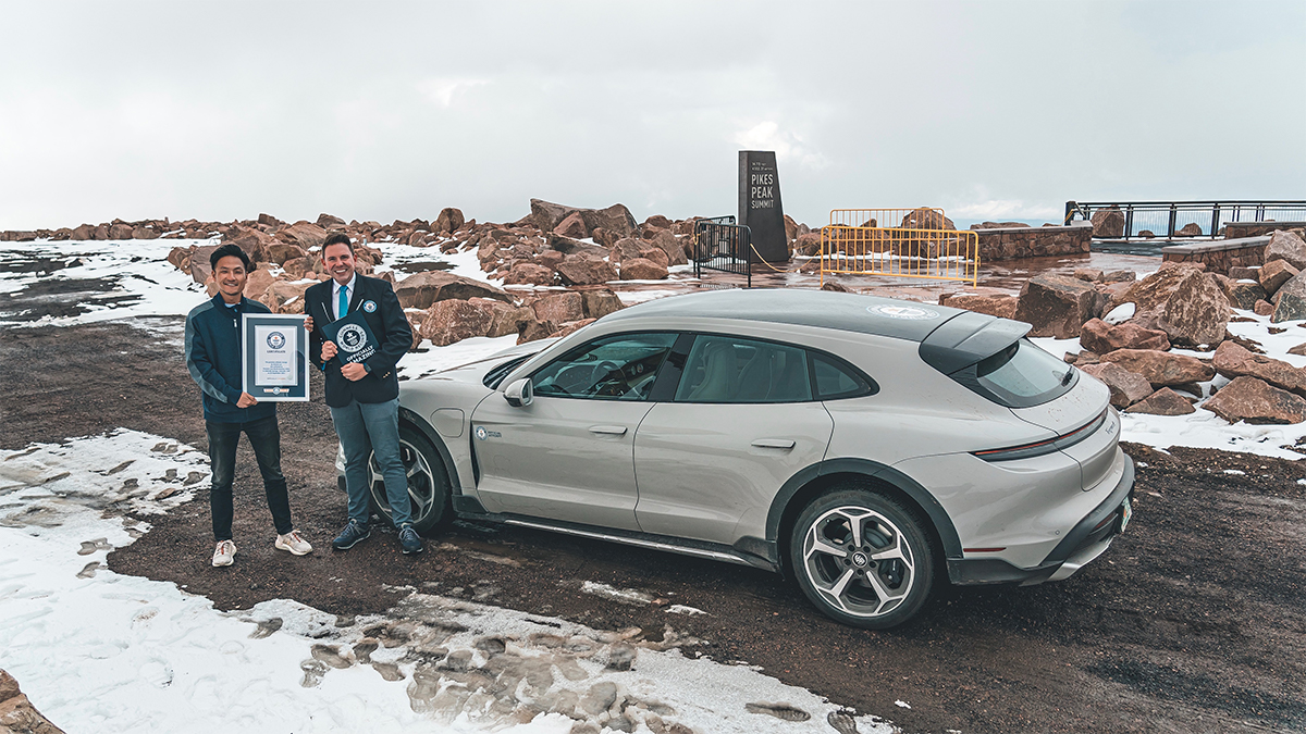 El Porsche Taycan Cross Turismo establece un nuevo récord Guinness de altitud tras coronar Pikes Peak