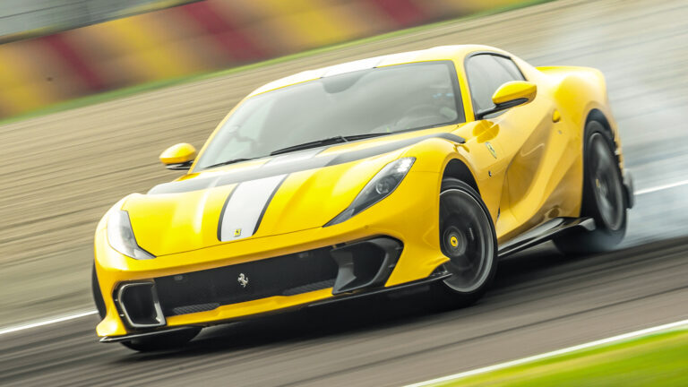 ferrari 812 superfast 2022 2