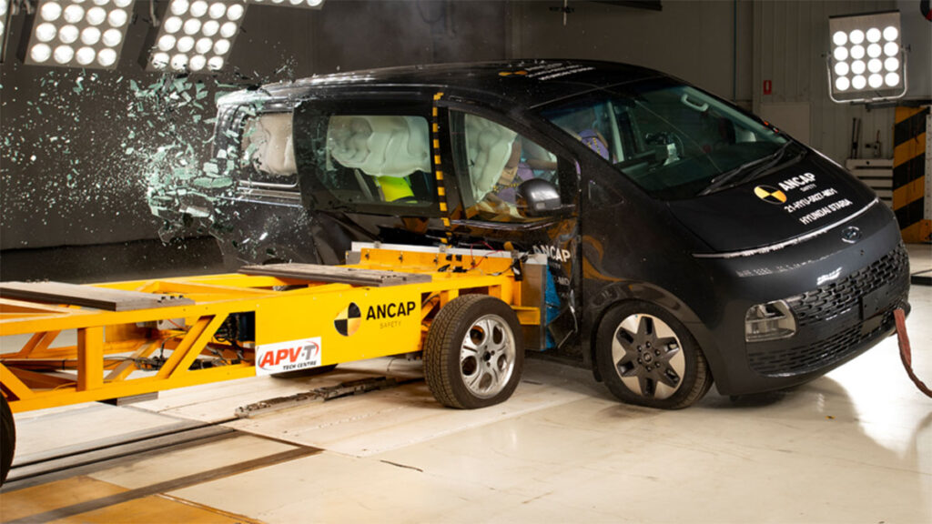 Hyundai Staria Crash test