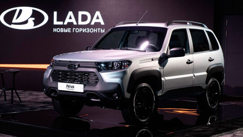lada-niva-travel-black