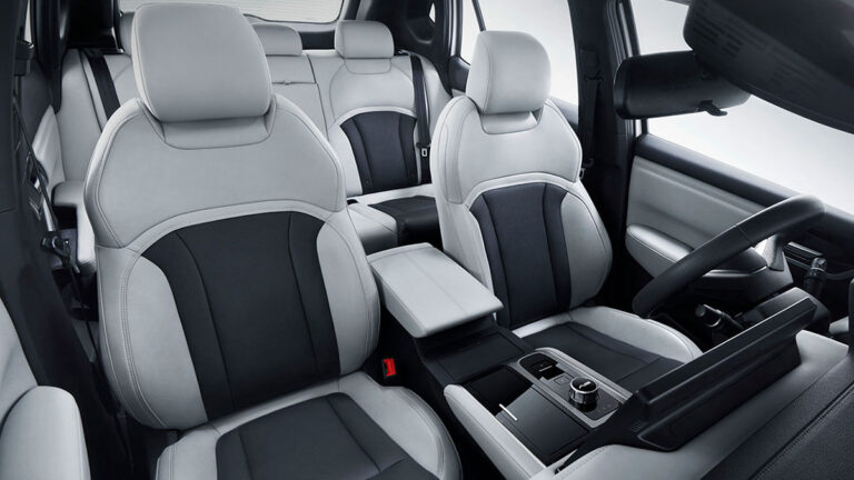 mitsubishi airtrek 8