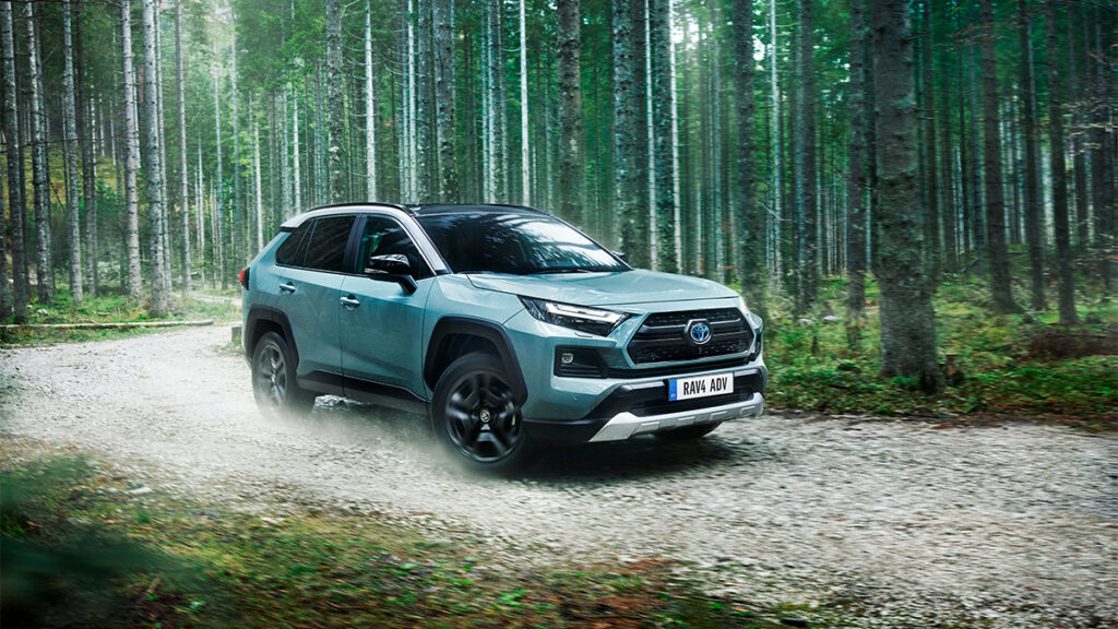 El Toyota RAV4 estrena nuevo acabado Adventure y renueva la gama híbrida enchufable de cara a 2022