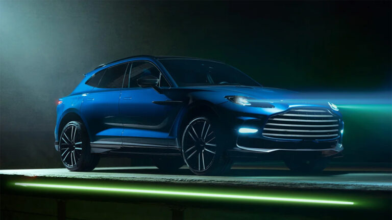 Aston Martin DBX 707