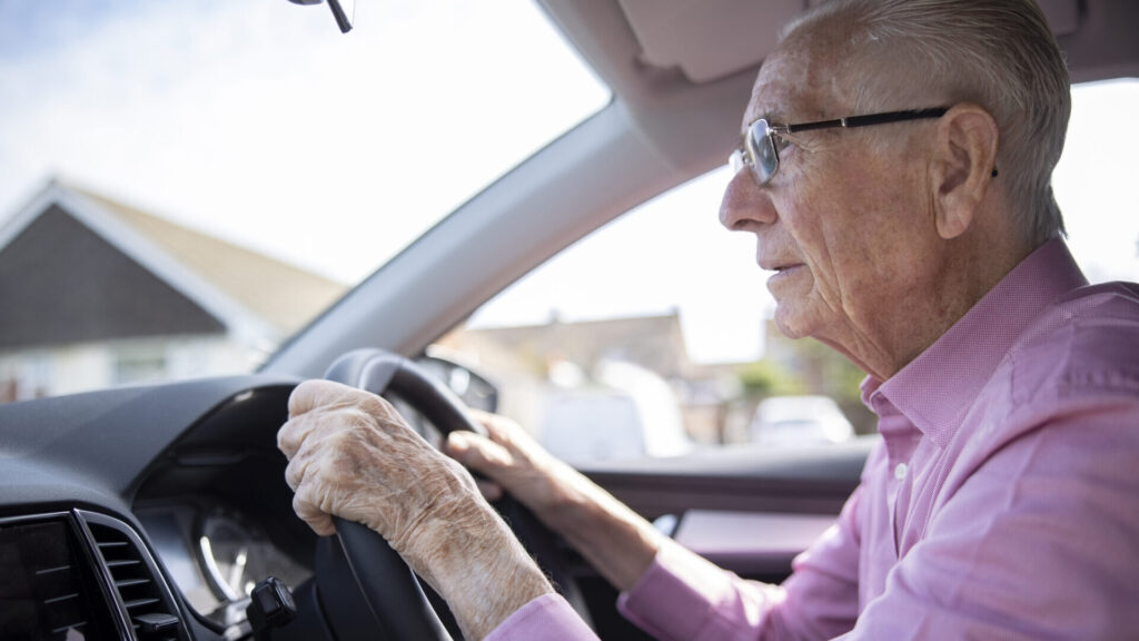 carnet pegado al volante postura conducción