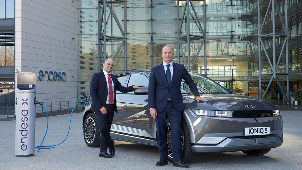 Hyundai y Endesa X firman un acuerdo para ofrecer un servicio todo incluido a los clientes de la marca que adquieran un modelo electrificado