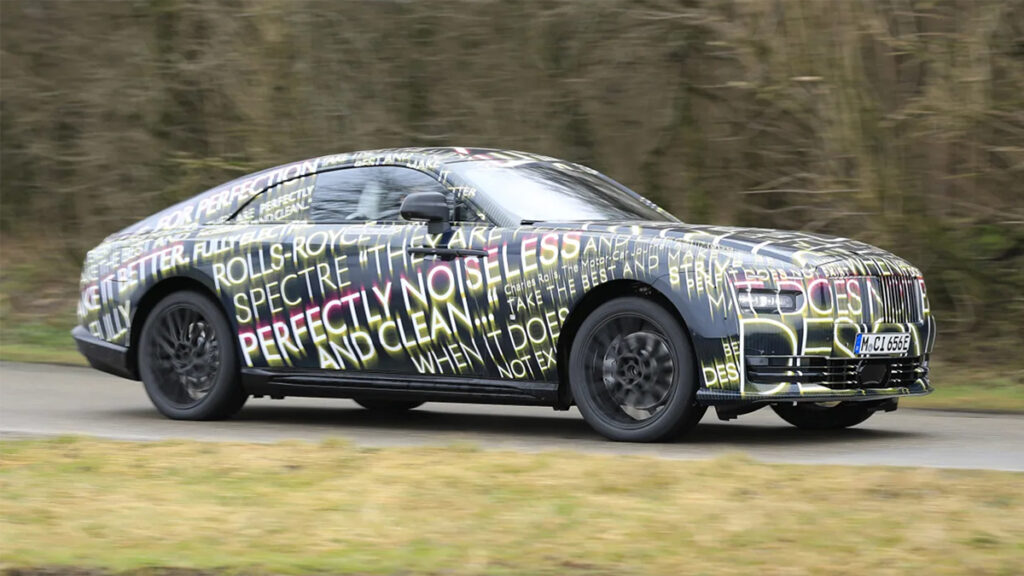 Rolls-Royce Spectre 2023: salen a la luz nuevos detalles acerca del primer modelo eléctrico de la marca de lujo británica