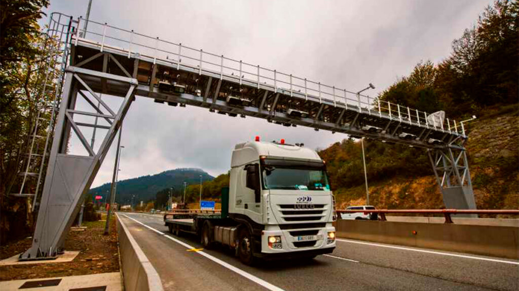Así funciona la primera autovía de peaje con sistema de pago sin cabinas en España