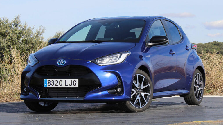 toyota yaris 120h style 18 g