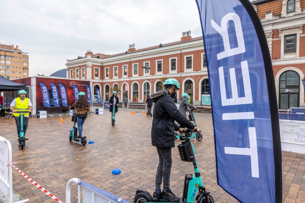 TIER mobility presenta los patinetes eléctricos con los que vuelve a España