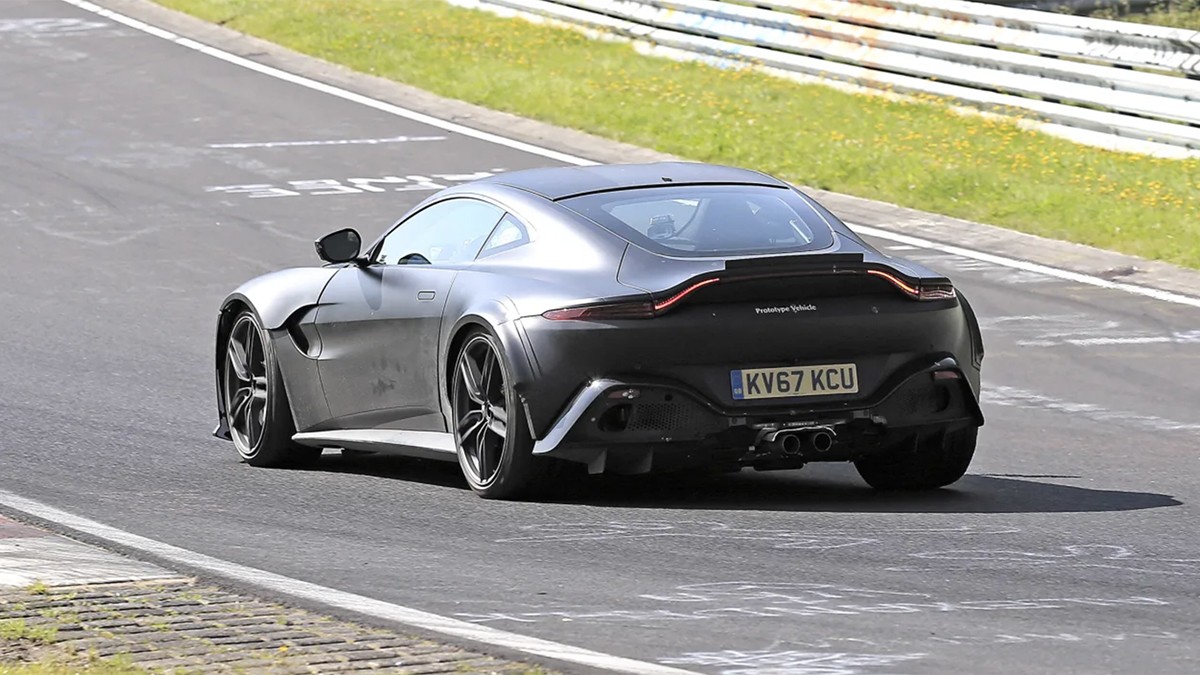 Aston Martin V12 Vantage 2022