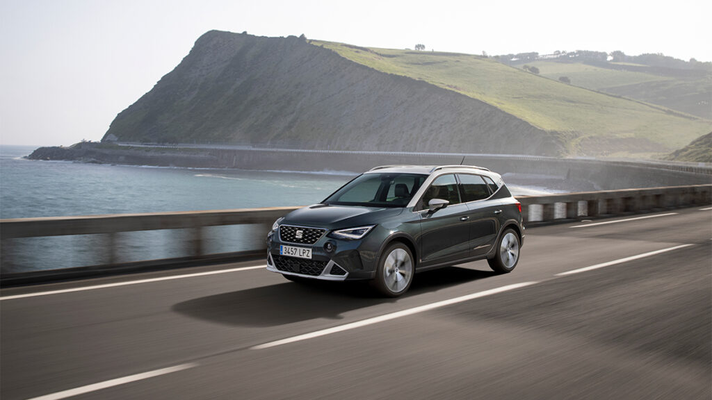 El Seat Arona con motor gasolina 1.0 TSI de 110 CV, ahora sin impuesto de matriculación en toda su oferta comercial