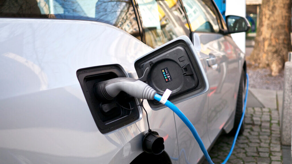 Madrid anuncia nuevas ayudas para los conductores particulares que adquieran vehículos con distintivo ECO, CERO y C de la DGT