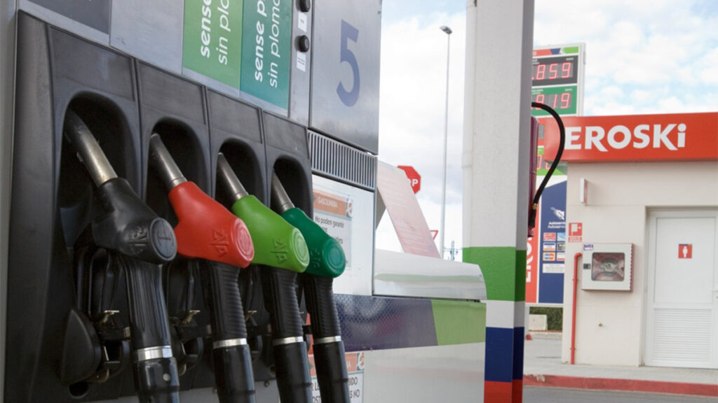 Subidas de precios de hasta 30 céntimos por litro en las algunas gasolineras low cost tras las medidas anunciadas por el Gobierno