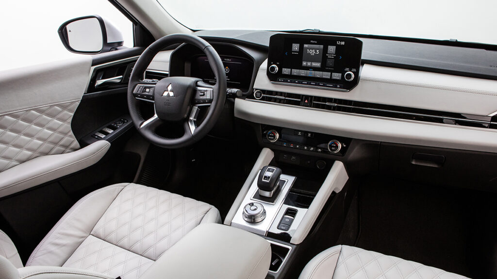 mitsubishi outlander interior