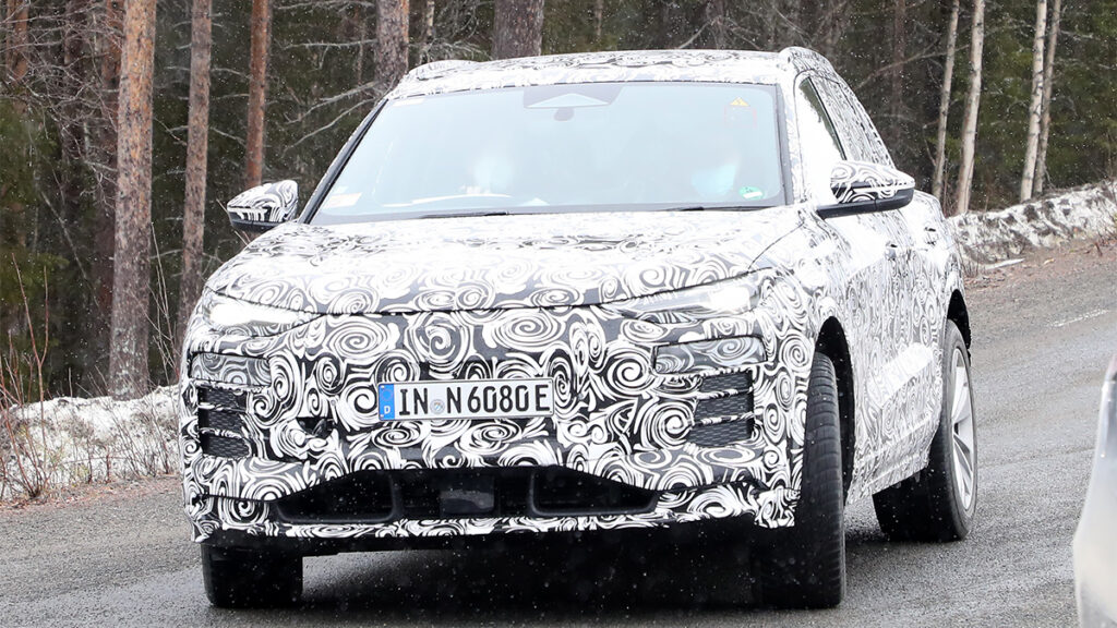 Nuevas fotos espía de uno de los prototipos del Audi Q6 e-tron durante los test de invierno