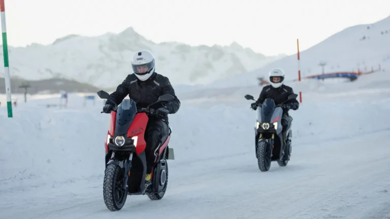 SEAT MO 125 through sand and snow 10 HQ 1536x864.jpg