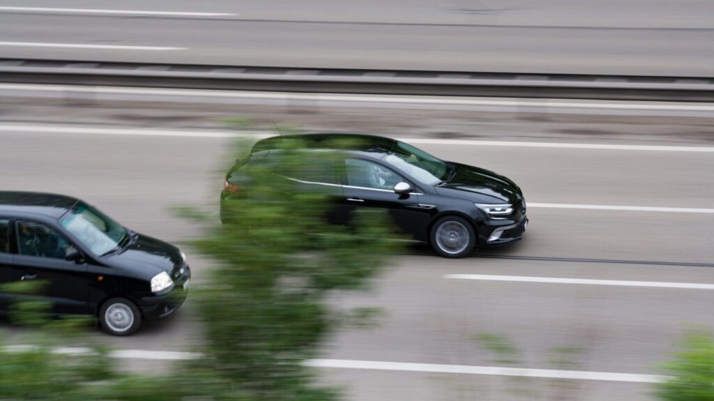 carril izquierdo adelantar malos habitos al volante