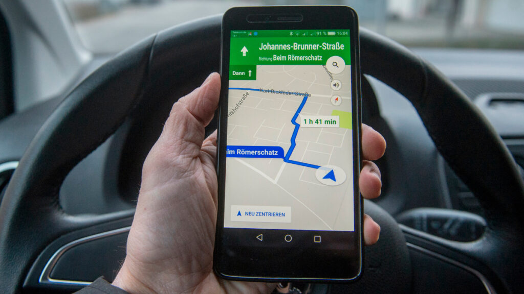 Cómo evitar que te 'cace' un radar con Google Maps
