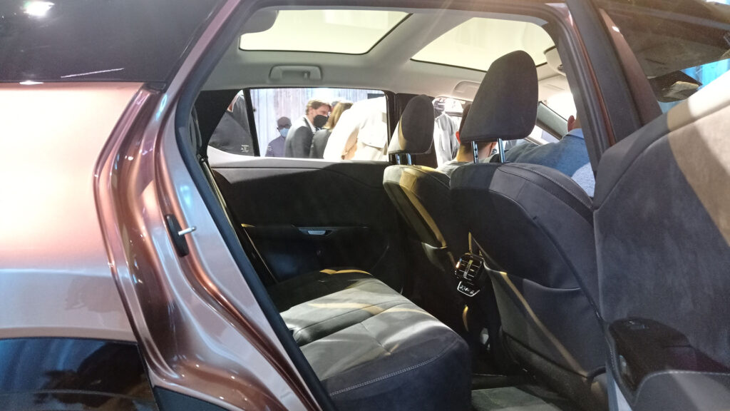 Lexus RZ plazas traseras