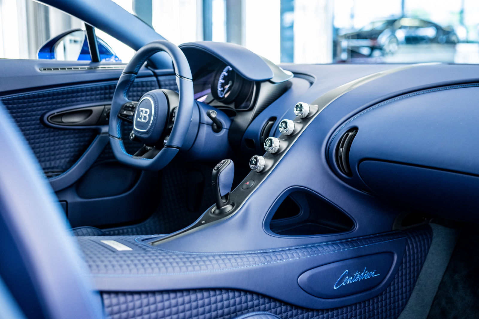 El primero de los diez Bugatti Centodieci que se fabricarán ya duerme en el garaje de su afortunado propietario