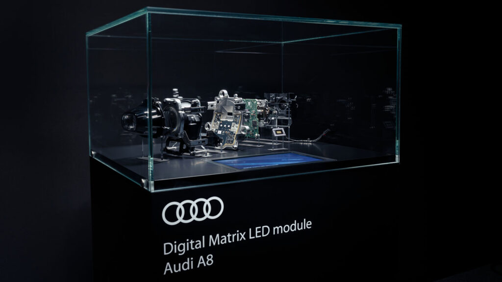 Entrevista César Muntada y Stephan Berlitz: los hombres que diseñan con luz en Audi 8 Modulo digital del faro del Audi A8