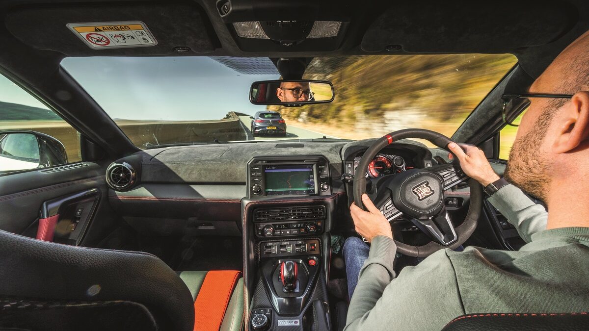 Comparativa Nissan GT-R Nismo vs. Renault Mégane R.S.: un largo adiós