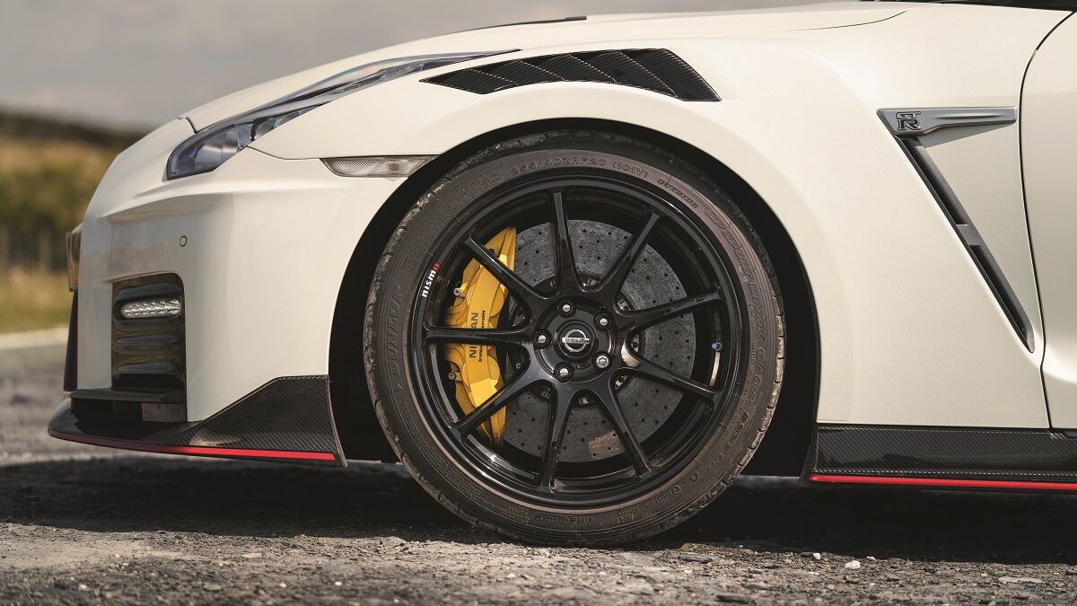 Comparativa Nissan GT-R Nismo vs. Renault Mégane R.S.: un largo adiós