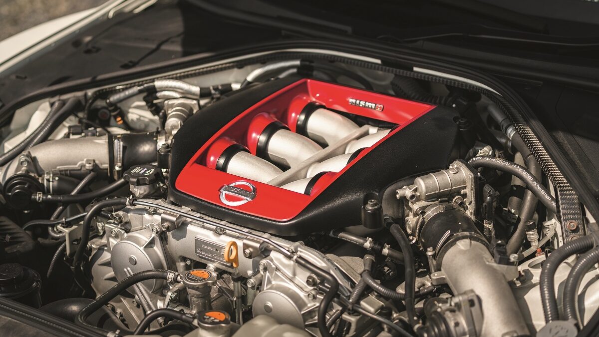 Comparativa Nissan GT-R Nismo vs. Renault Mégane R.S.: un largo adiós