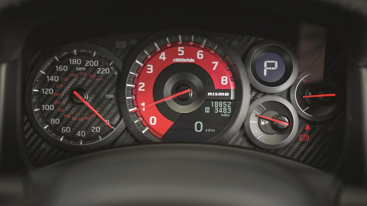 Comparativa Nissan GT-R Nismo vs. Renault Mégane R.S.: un largo adiós