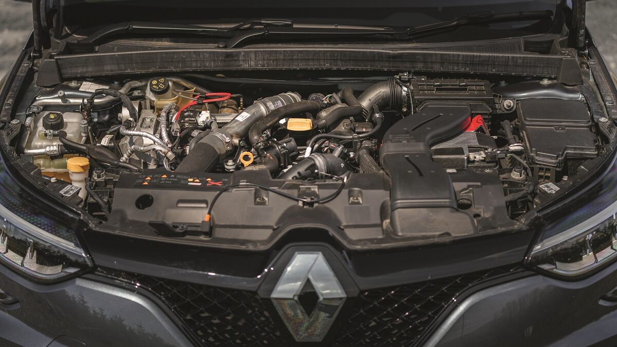 Comparativa Nissan GT-R Nismo vs. Renault Mégane R.S.: un largo adiós