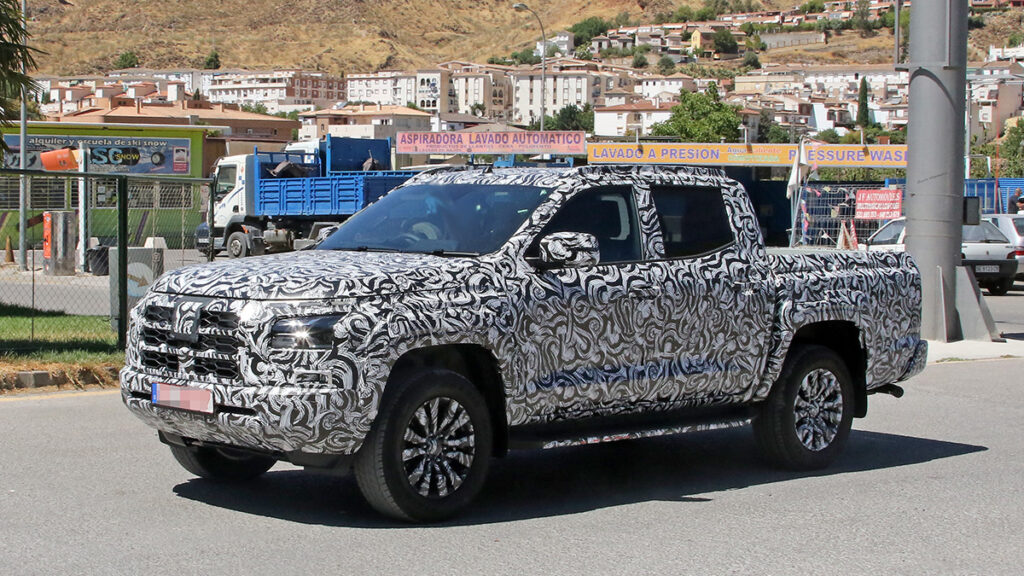 Mitsubishi L200 fotos espía en España