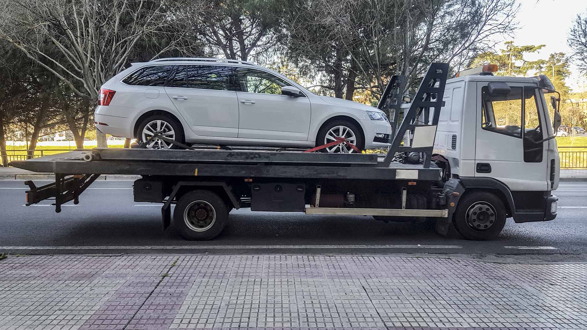 Coche en grua