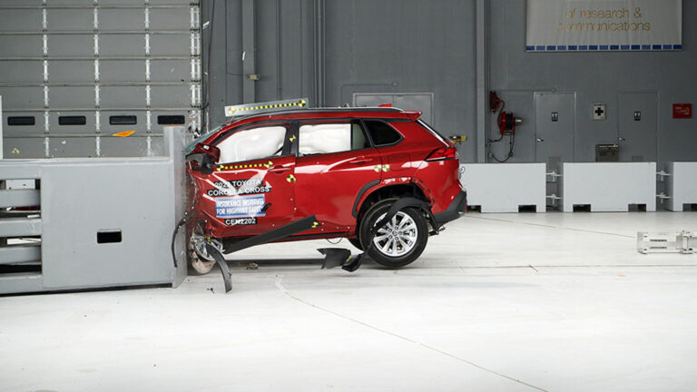 toyota corolla cross crash test 1