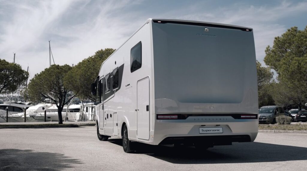 autocaravana adria supersonic trasera