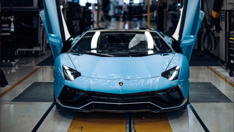 Lamborghini Aventador 0