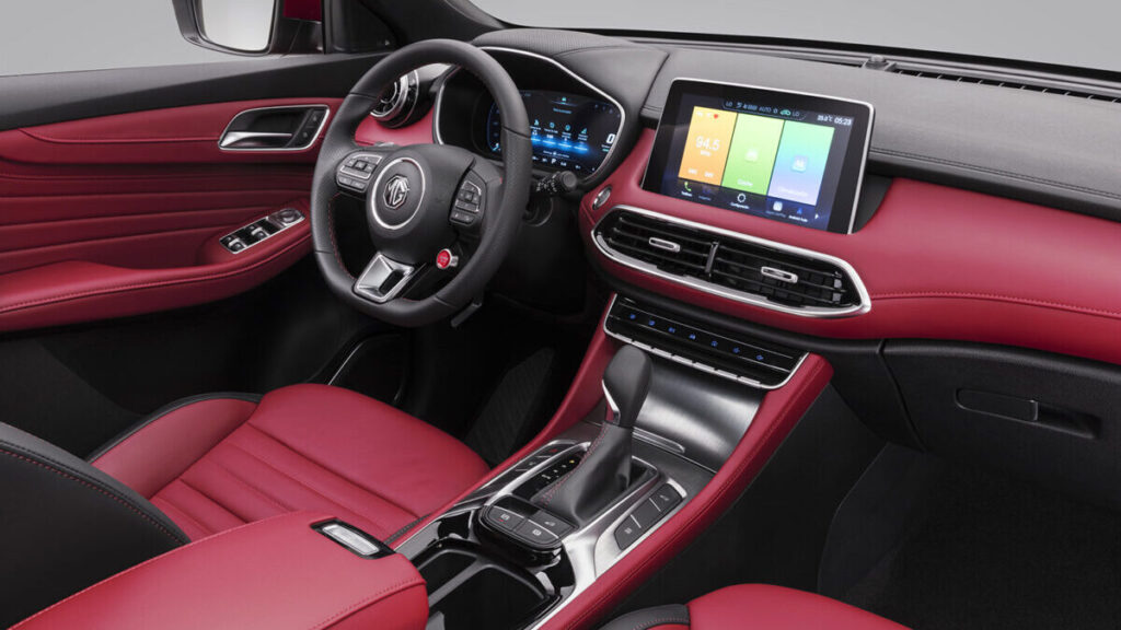 MG HS interior