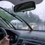 Cinco consejos clave que pueden salvarte la vida si te pilla una tormenta eléctrica al volante