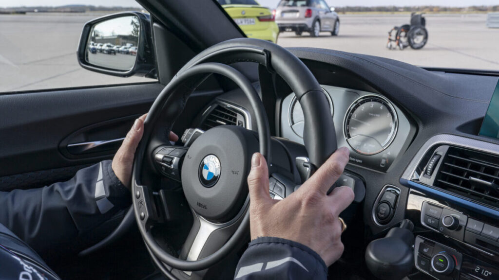 movilidad reducida mandos volante