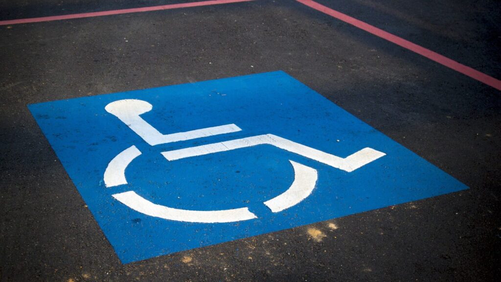 plaza de minusvalidos movilidad reducida parking