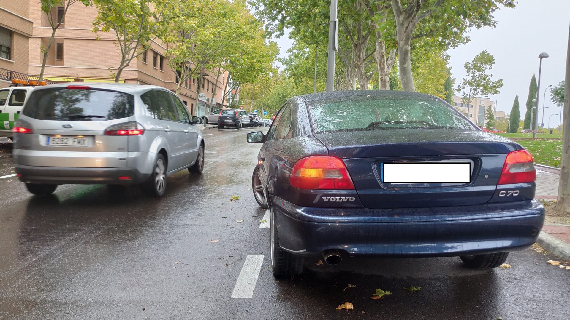 No te olvides el intermitente puesto: esta es la multa que te puede poner la DGT 1 Motor16 Intermitente izquierdo para salir