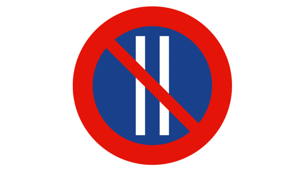 Las tres señales de tráfico que desaparecerán en 2023 por culpa de las ZBE