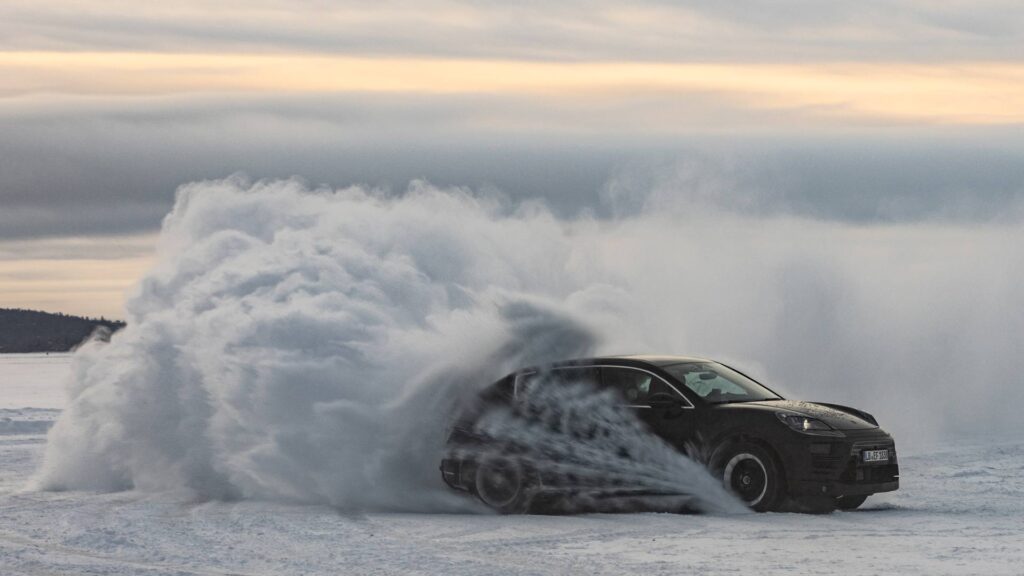 Porsche Macan sobre PPE en la nieve