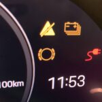 ¿Puedes pasar la ITV con un testigo encendido? Nos responde el experto