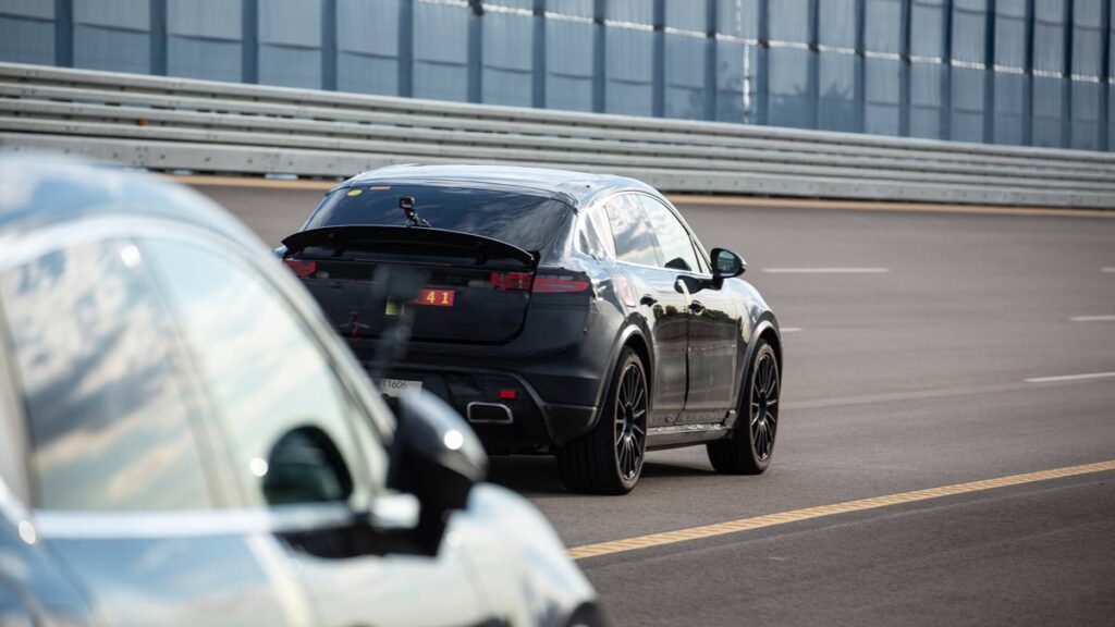 Porsche Macan sobre PPE trasera