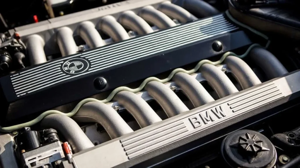 BMW 750i V16 motor CV