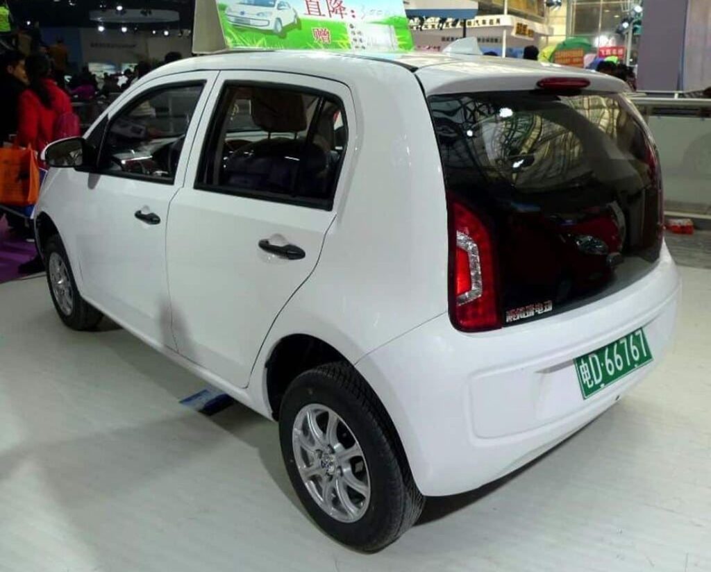 coches chinos copias WEIKERUI V7 trasera